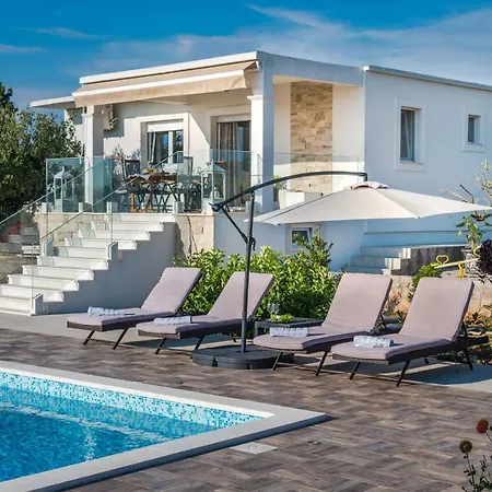 Villa Daly