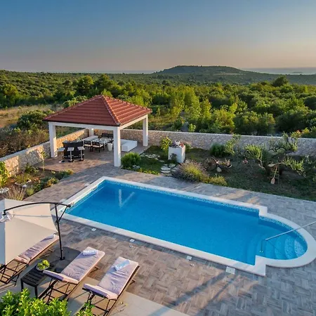 Daly Villa